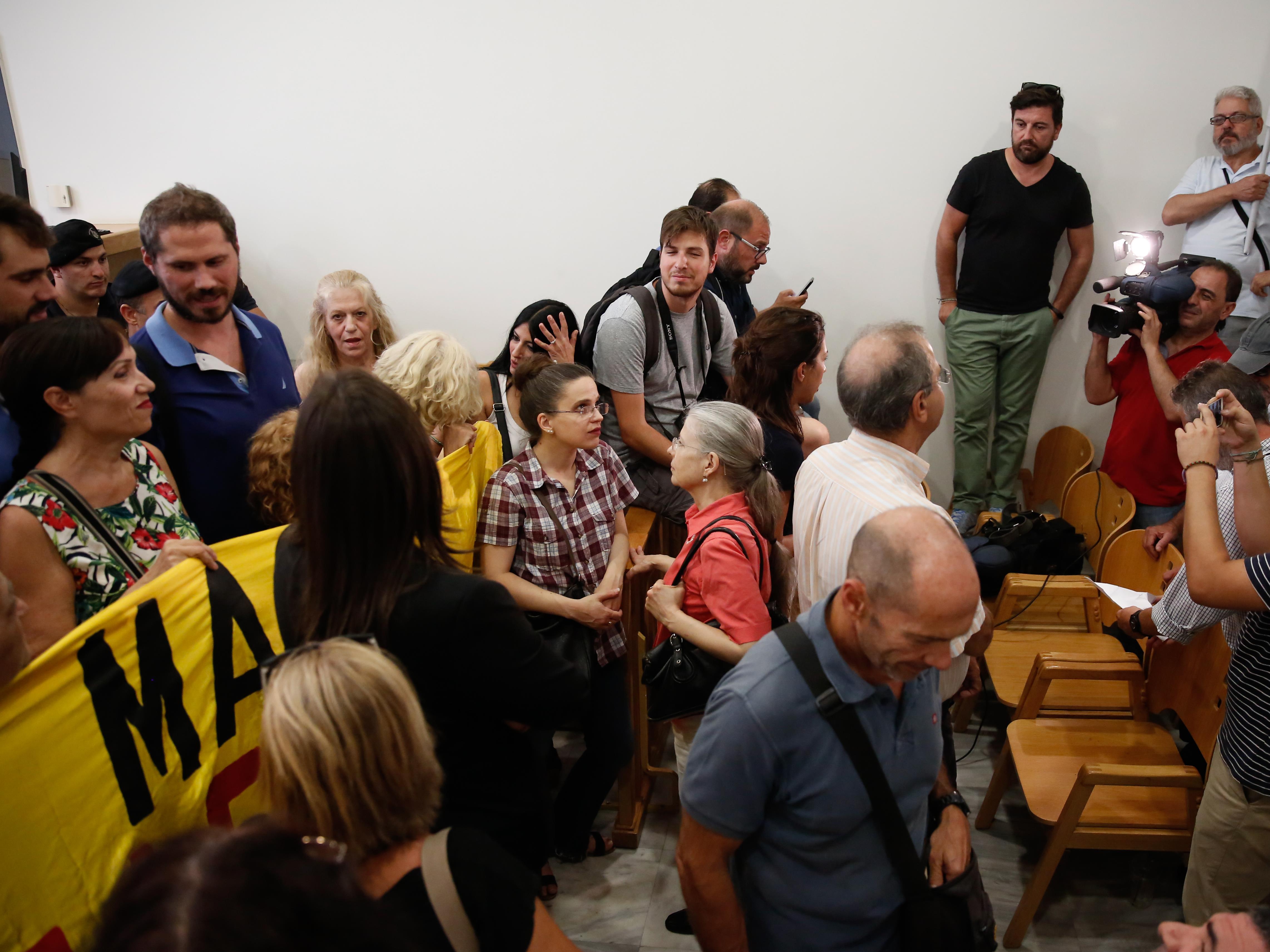 Ένταση στο Ειρηνοδικείο Λάρισας για τους πλειστηριασμούς