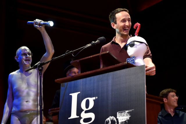 «Νόμπελ» Ig: Οι γάτες μπορεί να θεωρηθούν εν μέρει υγρές και άλλες ανακαλύψεις