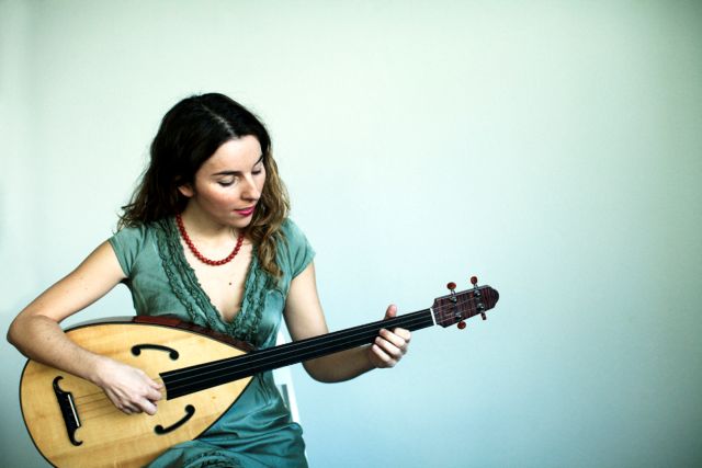 Απολαύστε παραδοσιακούς και νέους ήχους ξαπλωμένοι στο γρασίδι