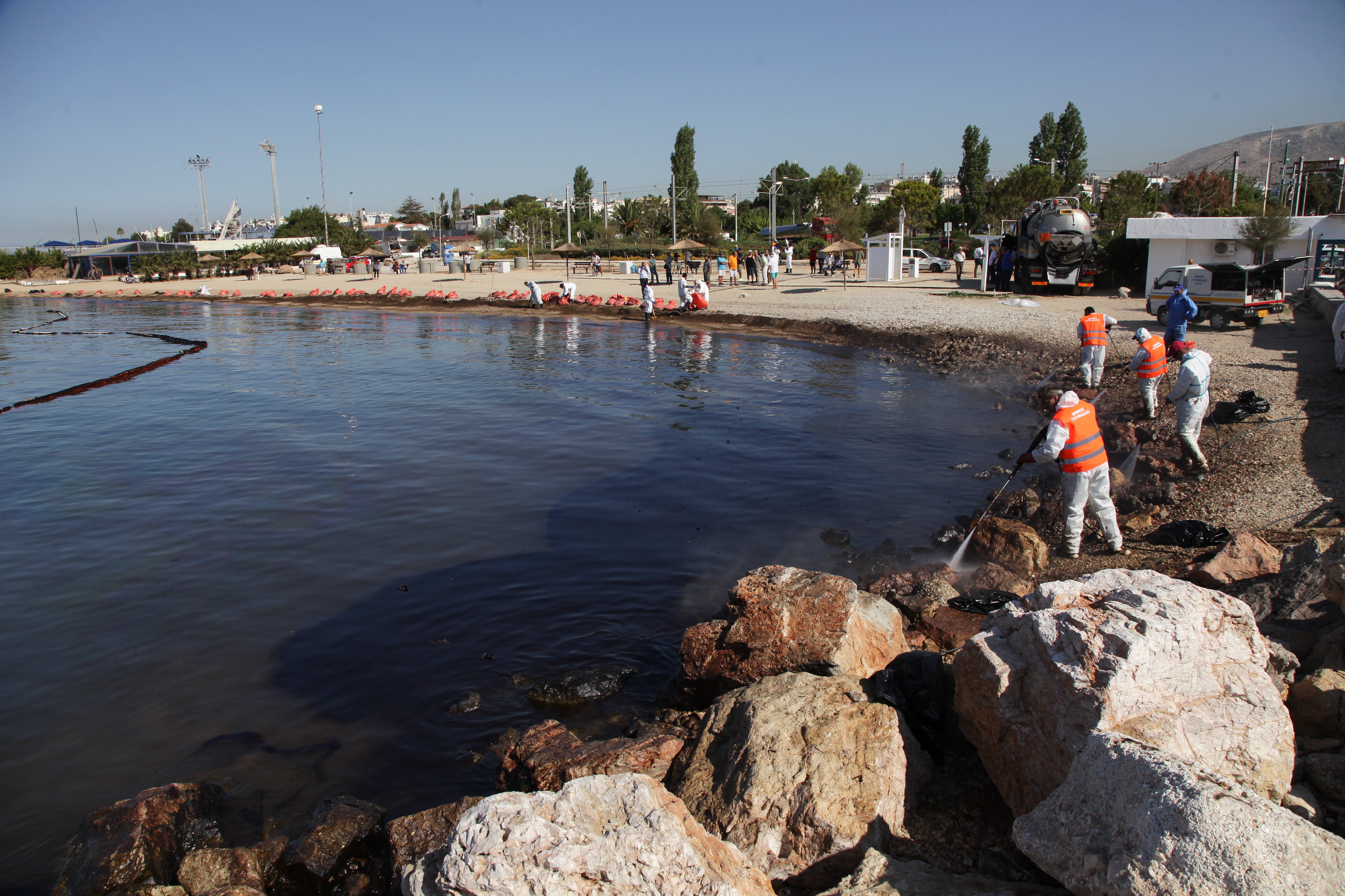 Σε ποιες παραλίες της Αττικής απαγορεύεται η κολύμβηση