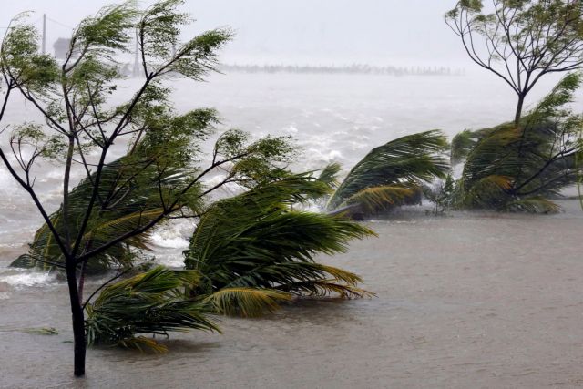 Με ανέμους 260 χλμ/ώρα ο κυκλώνας Μαρία χτυπάει την Καραϊβική [βίντεο]