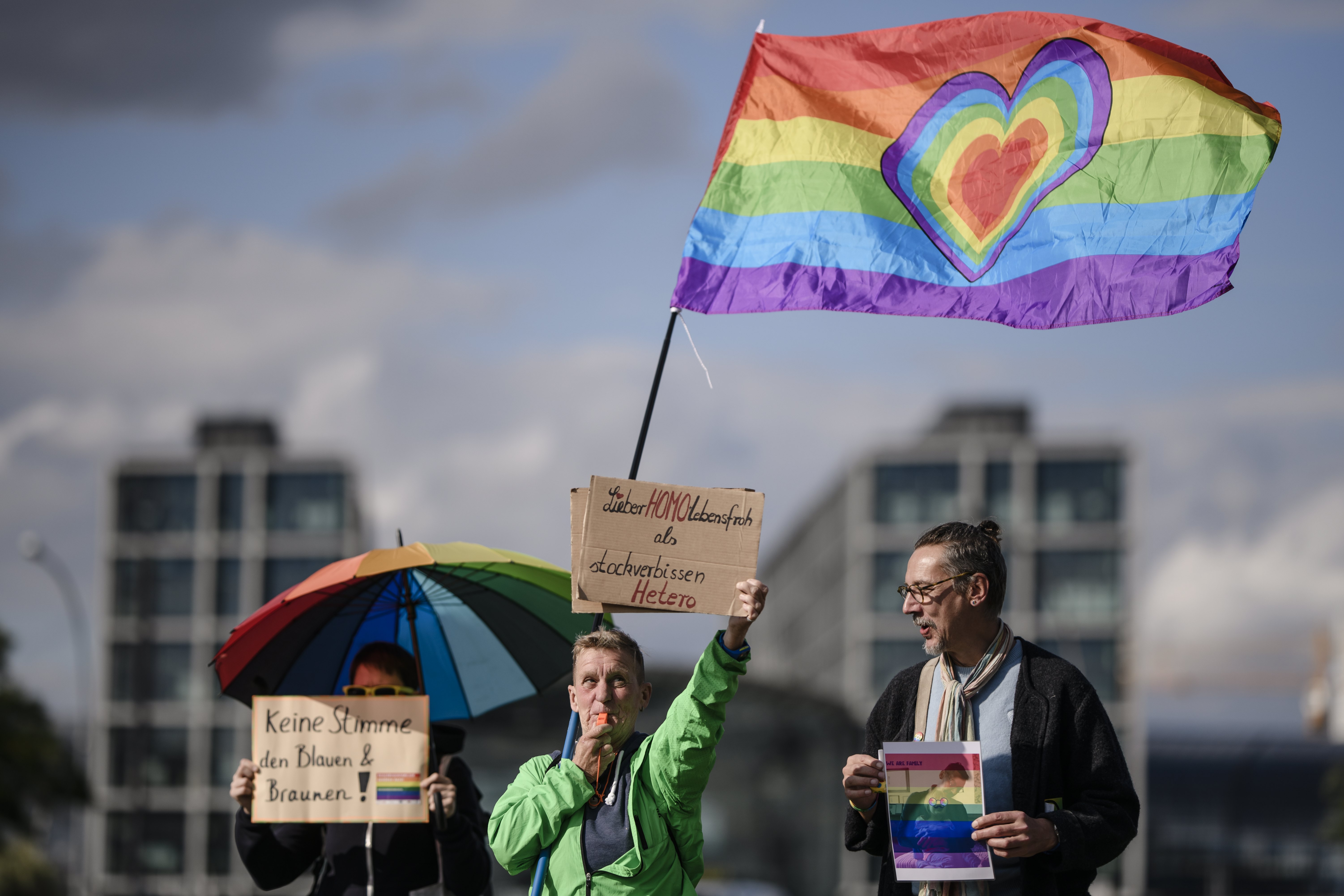 Γερμανία: Τα ομόφυλα ζευγάρια θα μπορούν πλέον να παντρεύονται