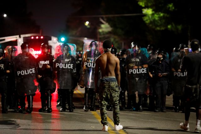 Ένταση στο Σεντ Λούις μετά την αθώωση αστυνομικού για τη δολοφονία Αφροαμερικανού