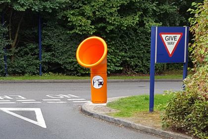 Νέοι κάδοι… ενθαρρύνουν τους Βρετανούς οδηγούς «να πετούν τα σκουπίδια από το παράθυρο»