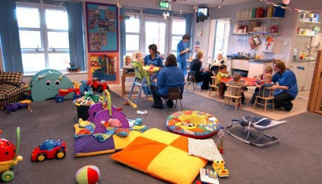 Επιπλέον δέκα χιλιάδες παιδιά σε παιδικούς στάθμους