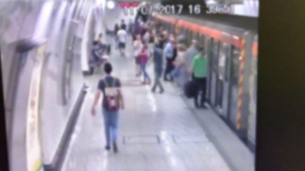 Τα μυστικά του επαγγέλματος των «ελαφροχέρηδων» στο μετρό [βίντεο]