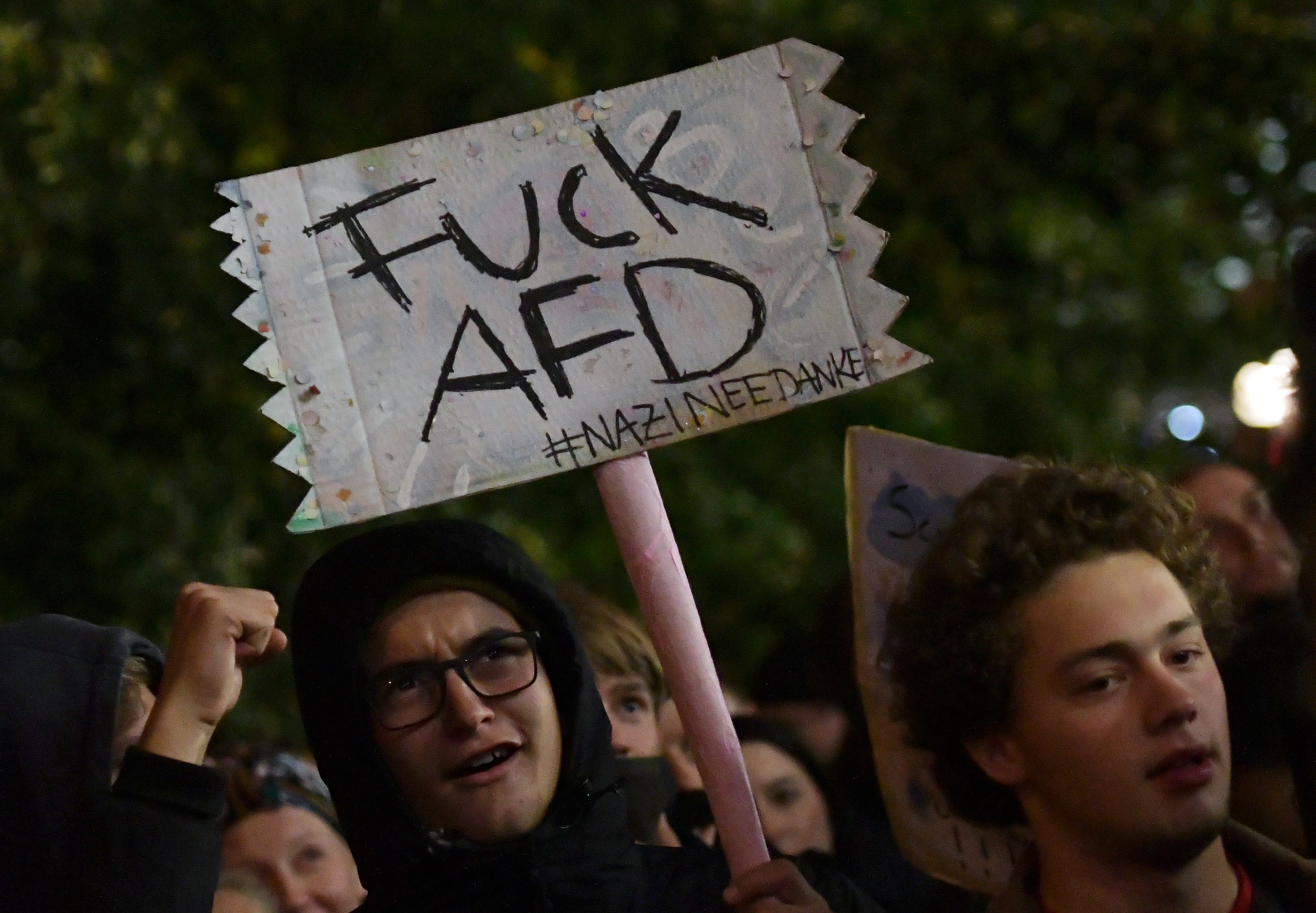 «Έξω οι ναζί»: Εκατοντάδες Γερμανοί στους δρόμους εναντίον του AfD