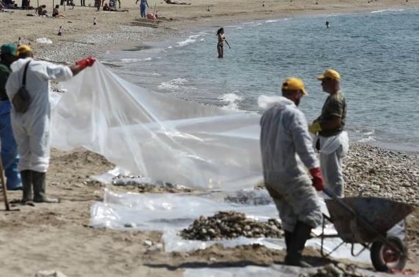 Υπ. Ναυτιλίας: Βελτιωμένη η κατάσταση από την ρύπανση στις ακτές