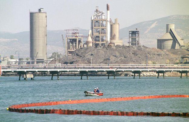 Βύθιση αμμοληπτικού πλοίου στον Ασπρόπυργο