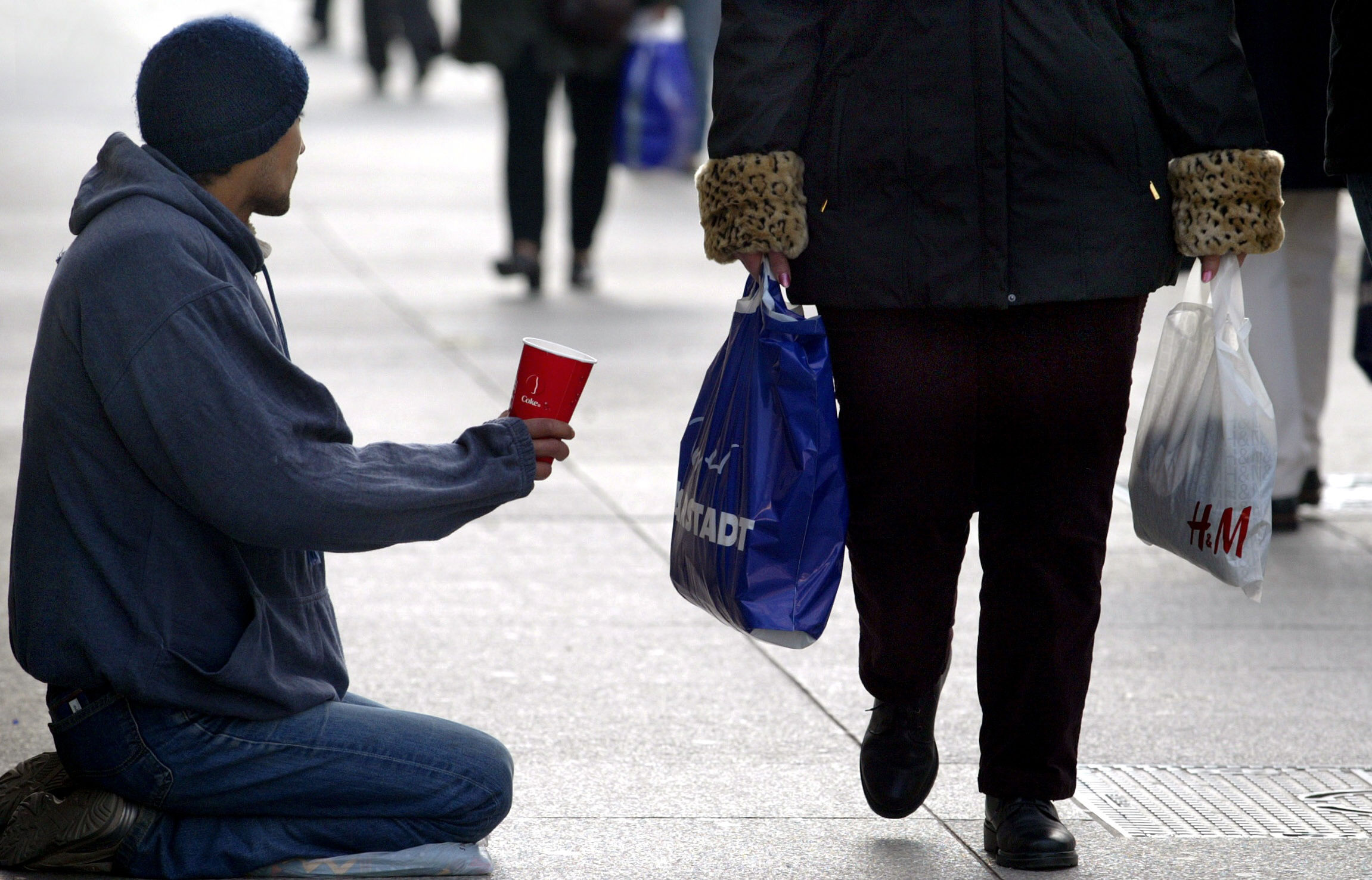 Oικονομικές δυσκολίες για εκατομμύρια Βρετανούς
