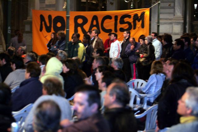 Περισσότερα από 130 θύματα, σε 95 περιστατικά ρατστιστικής βίας το 2016