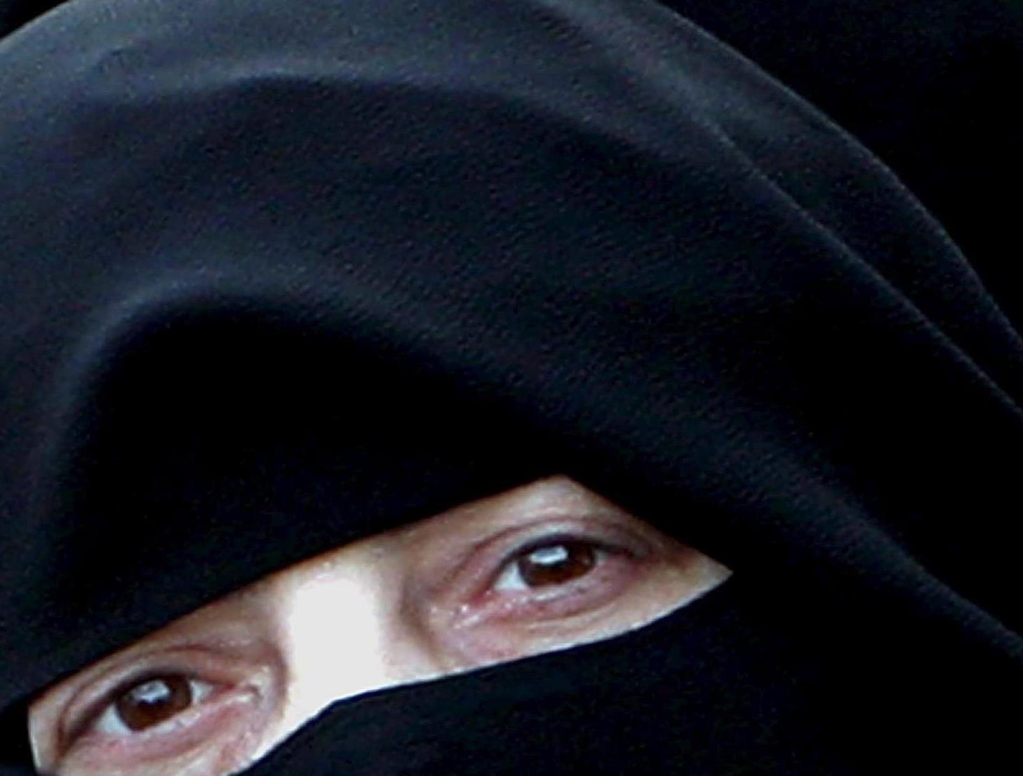 Το Κεμπέκ προωθεί νόμο για την απαγόρευση της μπούρκας