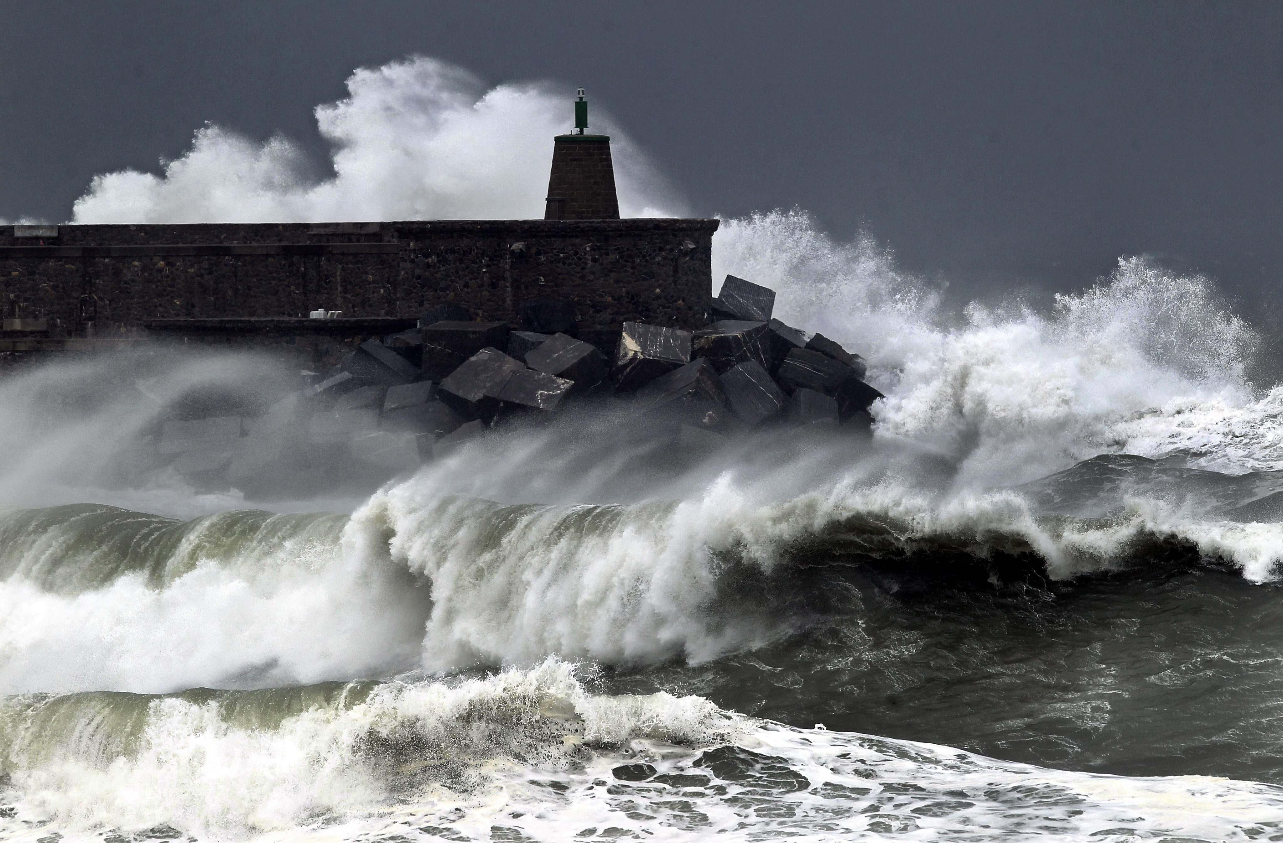 Ενσκήπτω και εγκύπτω