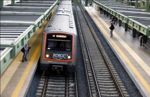 Νεκρή η γυναίκα που έπεσε στις γραμμές του Ηλεκτρικού