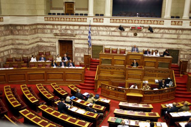 Στην Ολομέλεια της Βουλής η κόντρα για την ταυτότητα φύλου