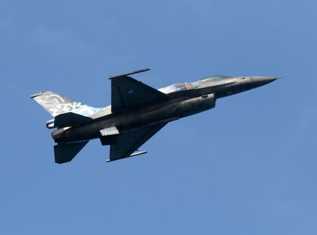 «Ξεσκονίζουν» την δαπάνη των F-16 οι δανειστές