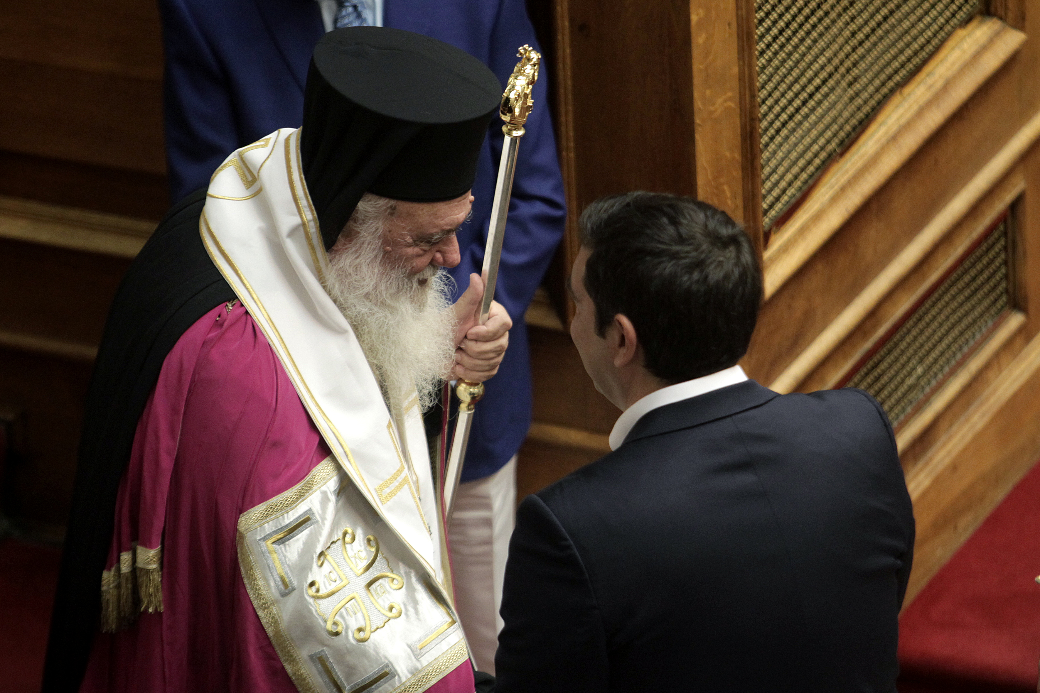 Μέτωπο με την Εκκλησία και εσωτερική κρίση στην κυβέρνηση για το φύλο