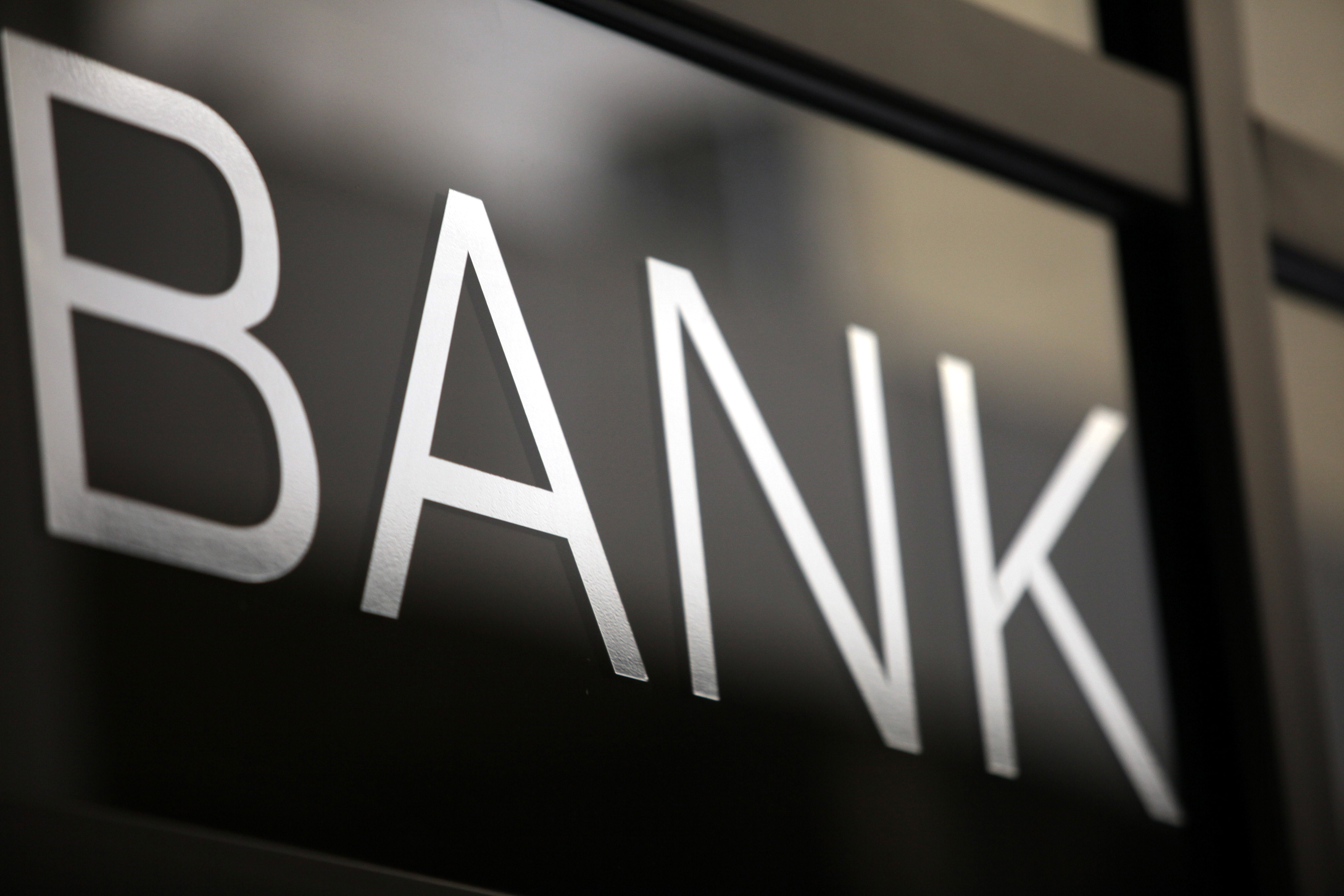 Άνοιξε ο δρόμος των αγορών για τις ελληνικές τράπεζες