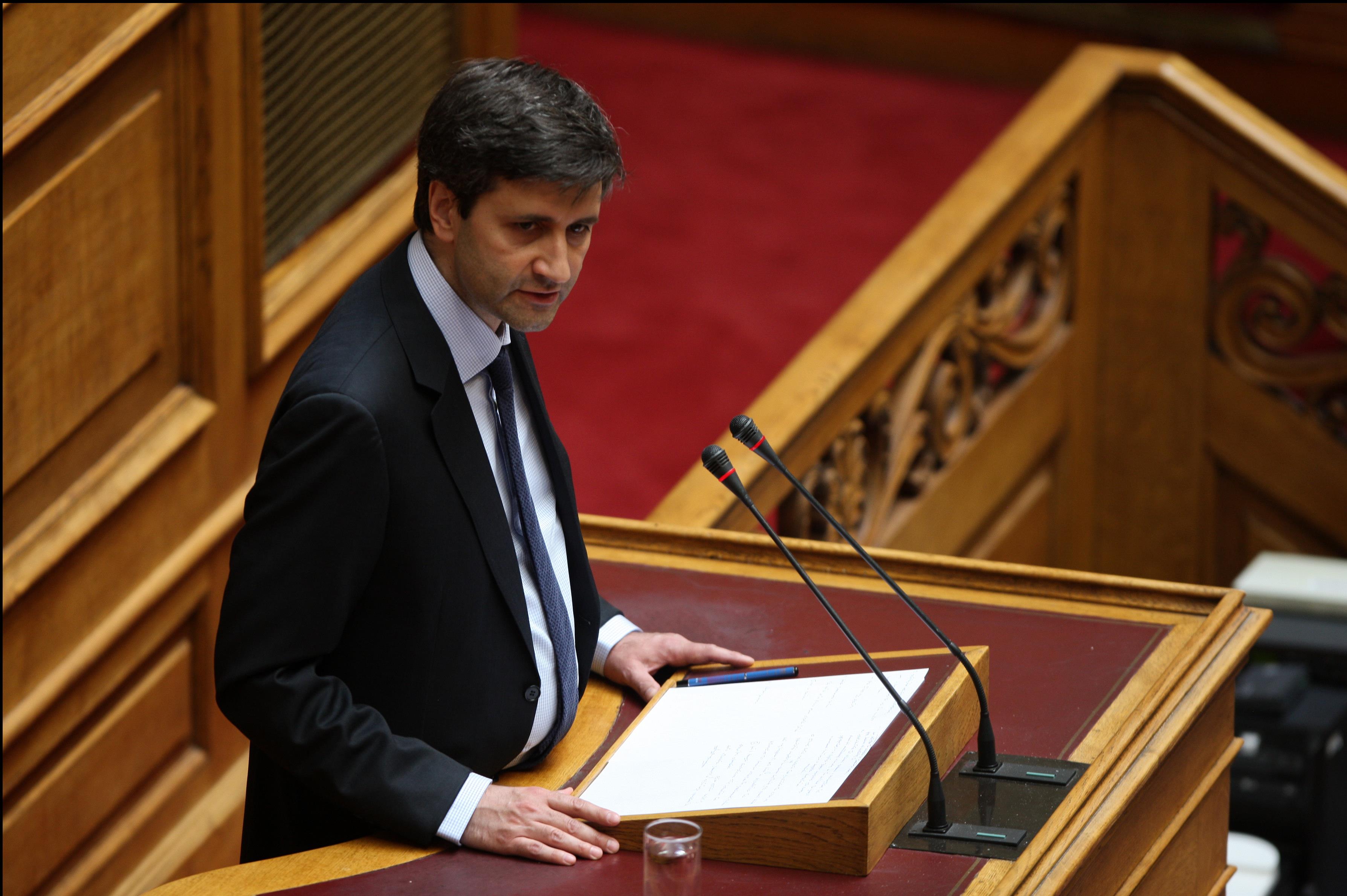 Ο Χουλιαράκης ενημέρωσε τους βουλευτές του ΣΥΡΙΖΑ για τον προϋπολογισμό