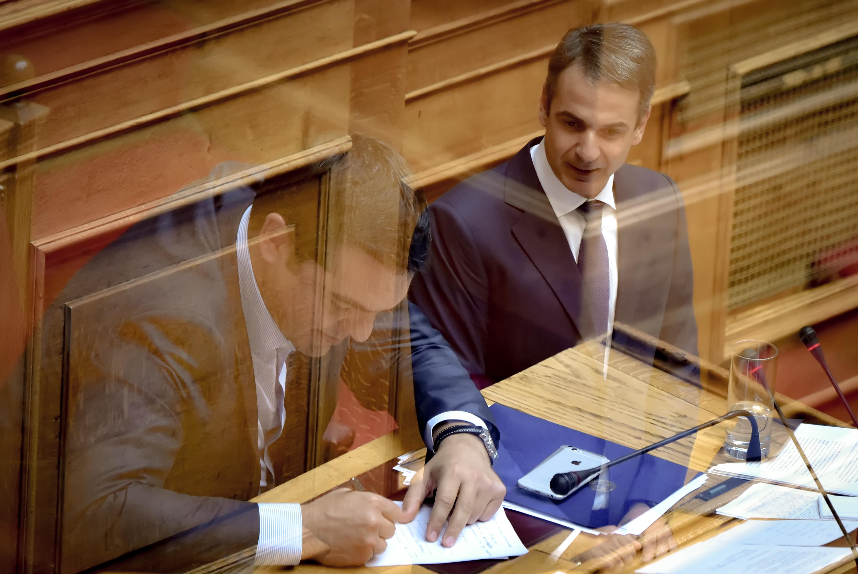 Κόντρα Τσίπρα – Μητσοτάκη για τον «Υμηττό και τους εξωγήινους»