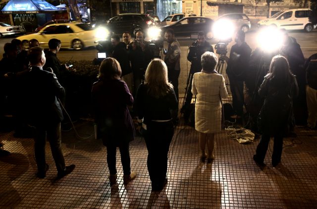 Τη θέση της ΝΔ για τις τηλεοπτικές άδειες ζητά η κυβέρνηση