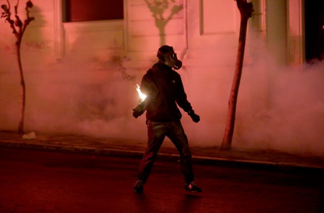 Πολυτεχνείο: Κουκουλοφόροι στην… καθιερωμένη έφοδο της Παρασκευής