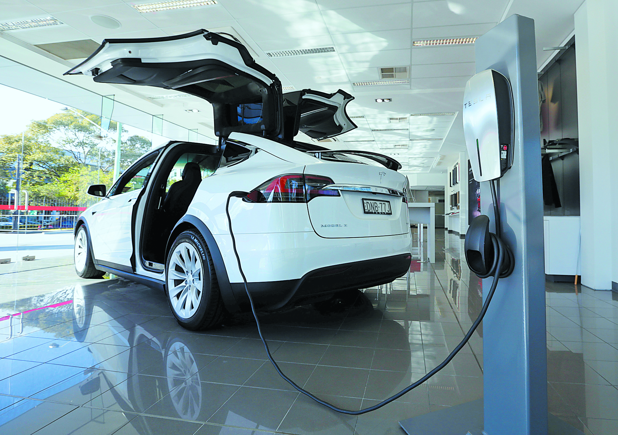 Ανάκληση 11.000 Tesla Model X εξαιτίας προβλήματος στα πίσω καθίσματα