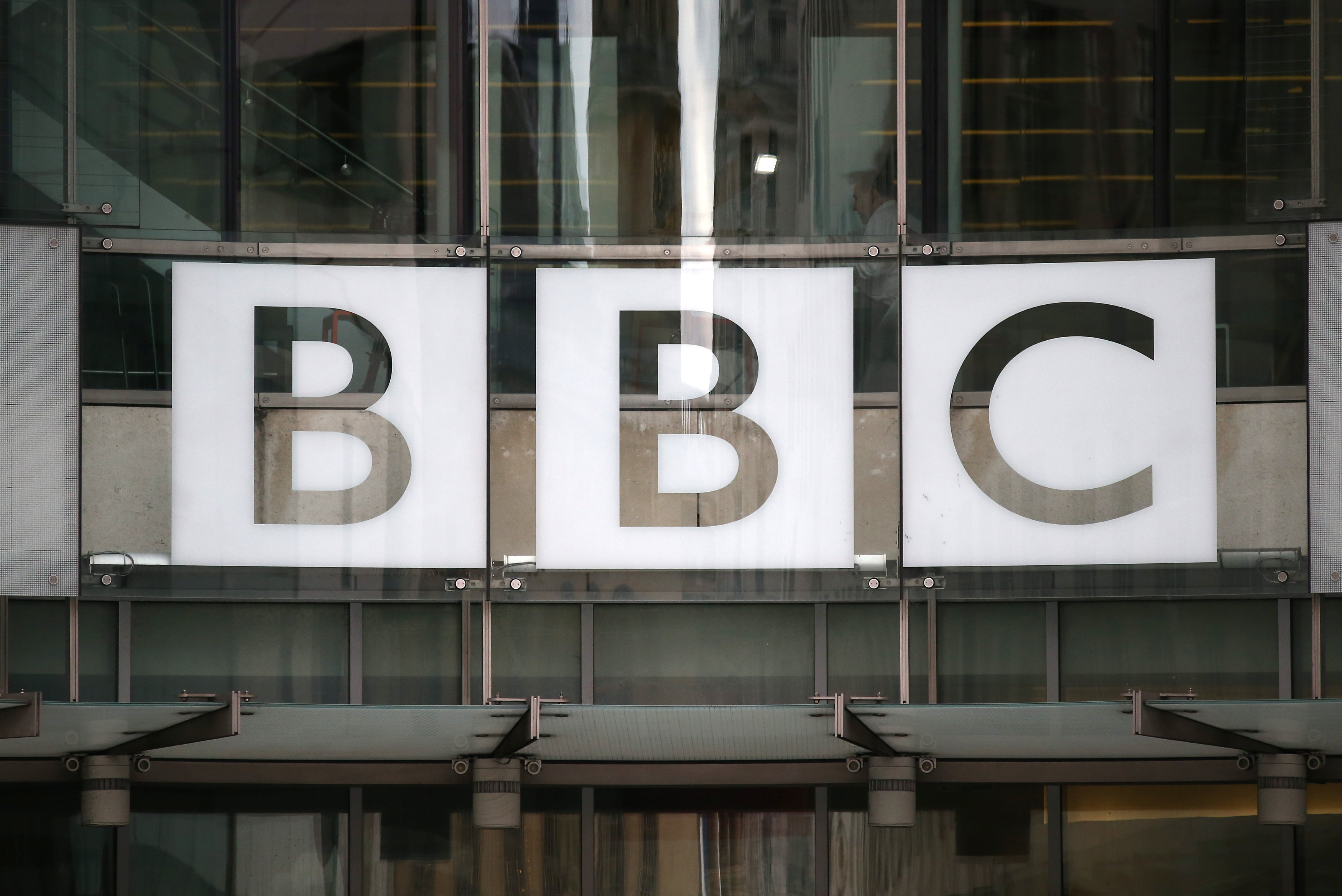 BBC: Στροφή στις βρετανικές παραγωγές από... υποχρέωση