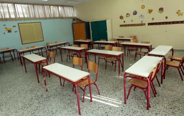 Ανήλικοι οι δράστες που έριχναν ναφθαλίνη σε σχολεία
