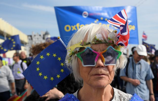 Δεκαεπτά χιλιάδες Βρετανοί ζήτησαν υπηκοότητα άλλης χώρας μετά το Brexit