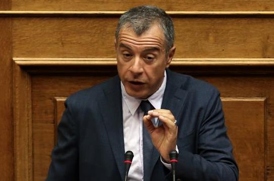 Θεοδωράκης: Κάλεσμα για μαζική συμμετοχή στις κάλπες