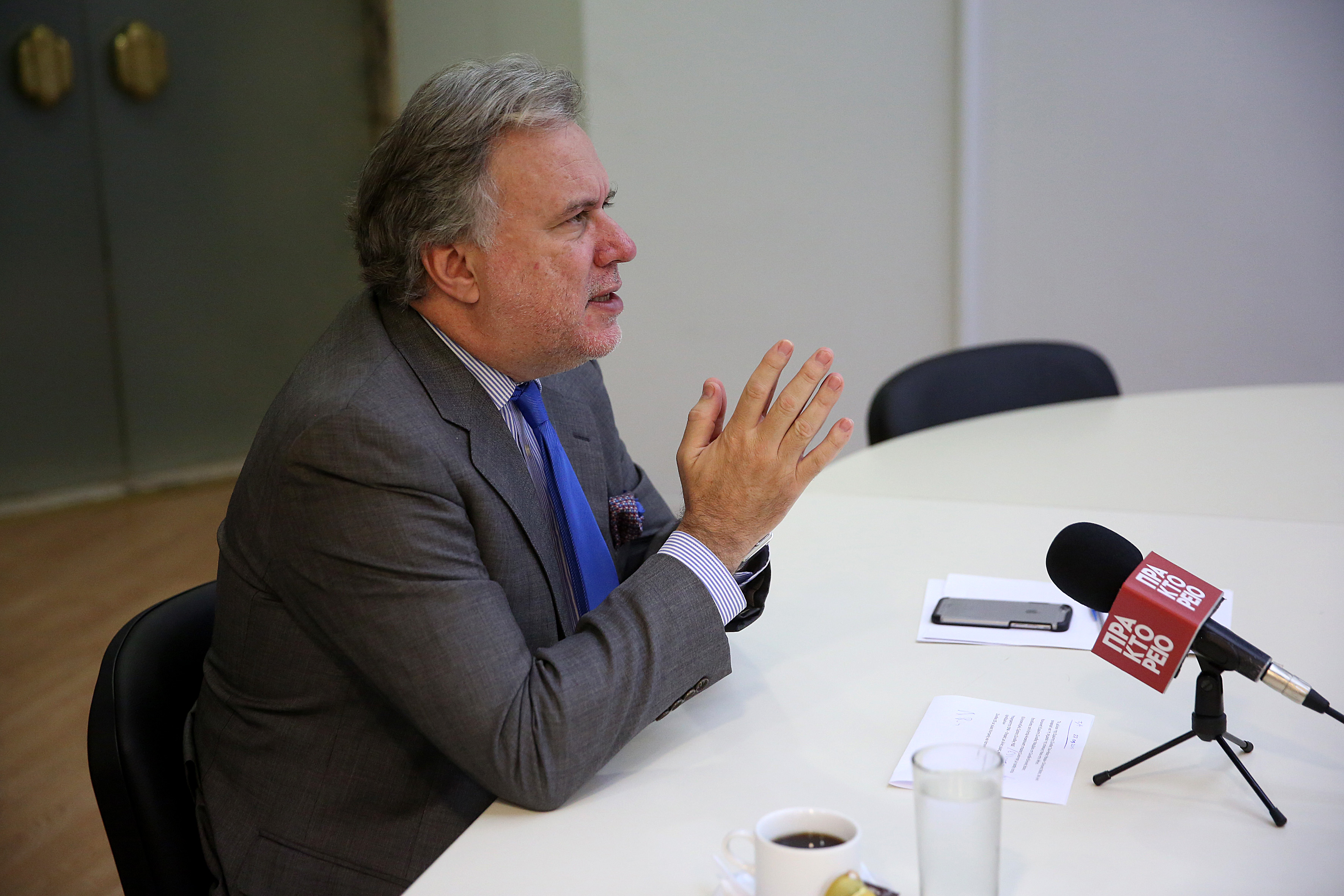 Κατρούγκαλος: Απολύτως ασφαλή τα ελληνικά αεροδρόμια