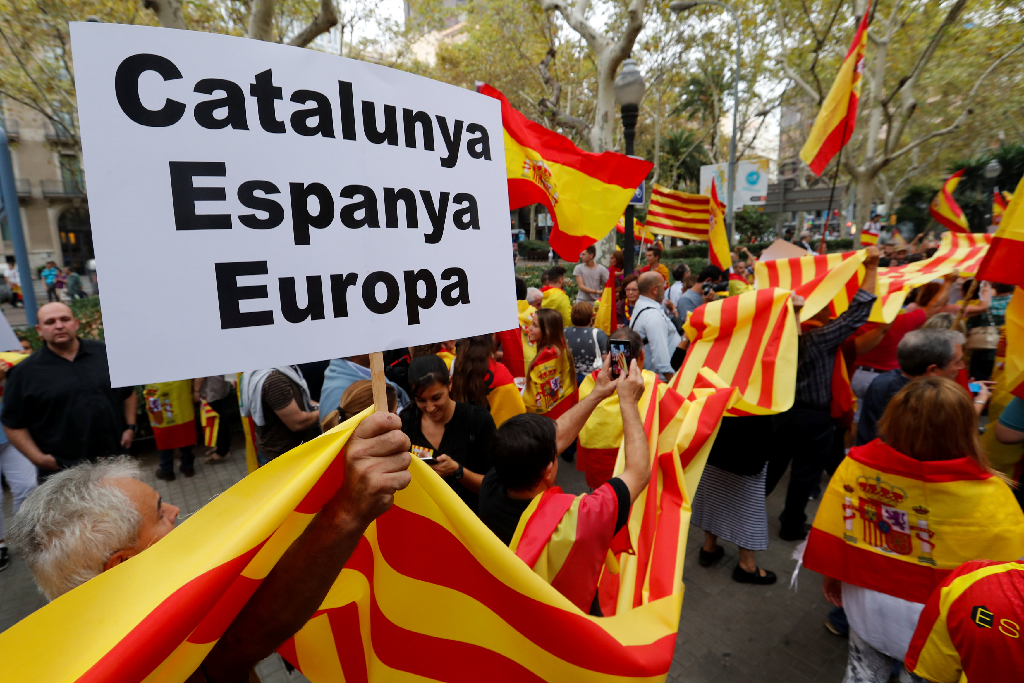 ΕΕ: Μετά την Καταλονία, εφιστά την προσοχή σε πιθανή ταραχή στην Ιταλία