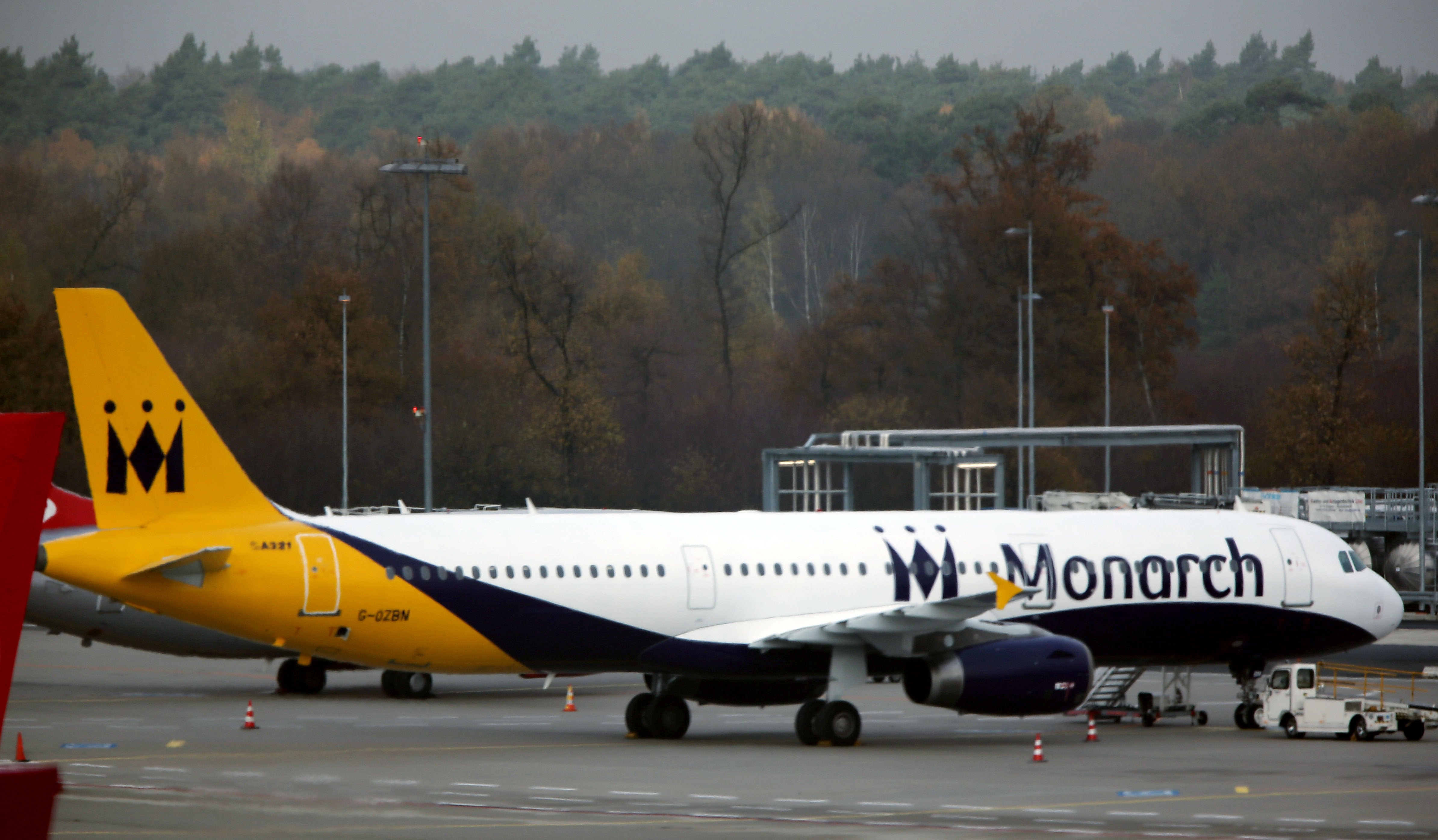 Διέκοψε τη λειτουργία της η βρετανική αεροπορική Monarch Airlines