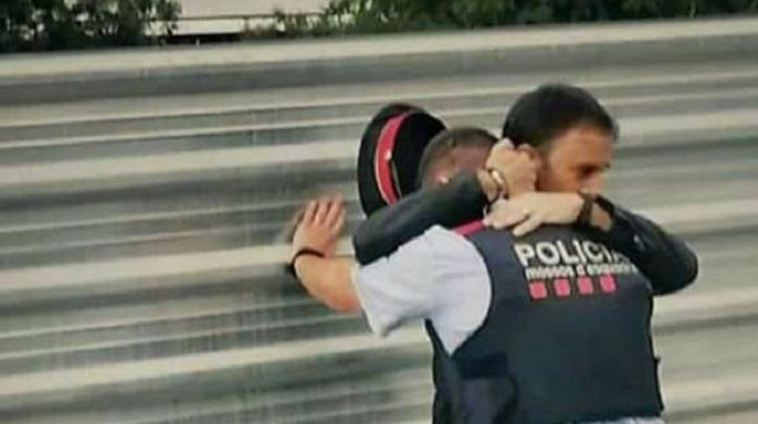 Έκλαιγαν οι αστυνομικοί στην Καταλονία (Εικόνα)