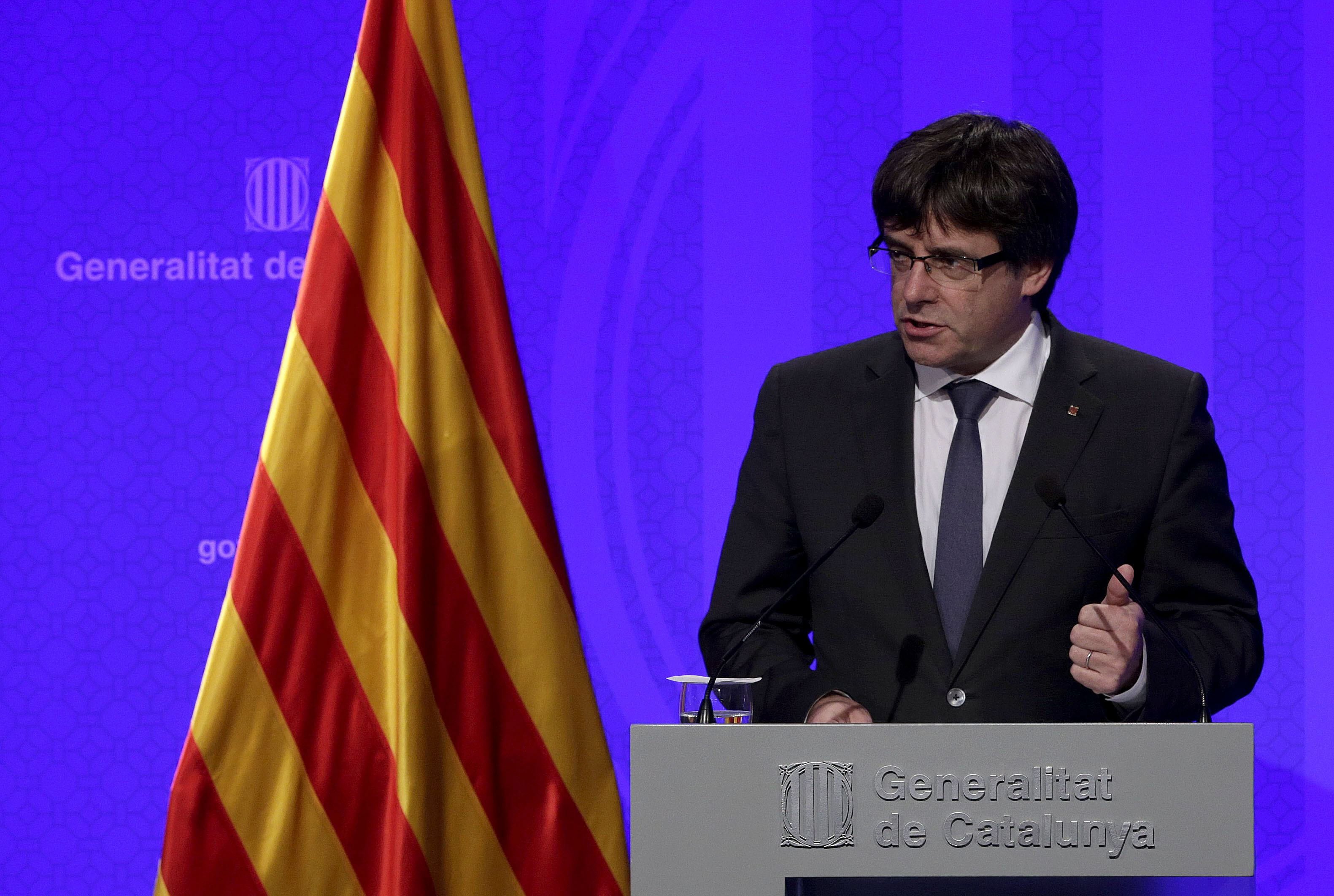 Καταλονία: Ο Πουτζντεμόν ανέβαλε την ομιλία του για την Τρίτη