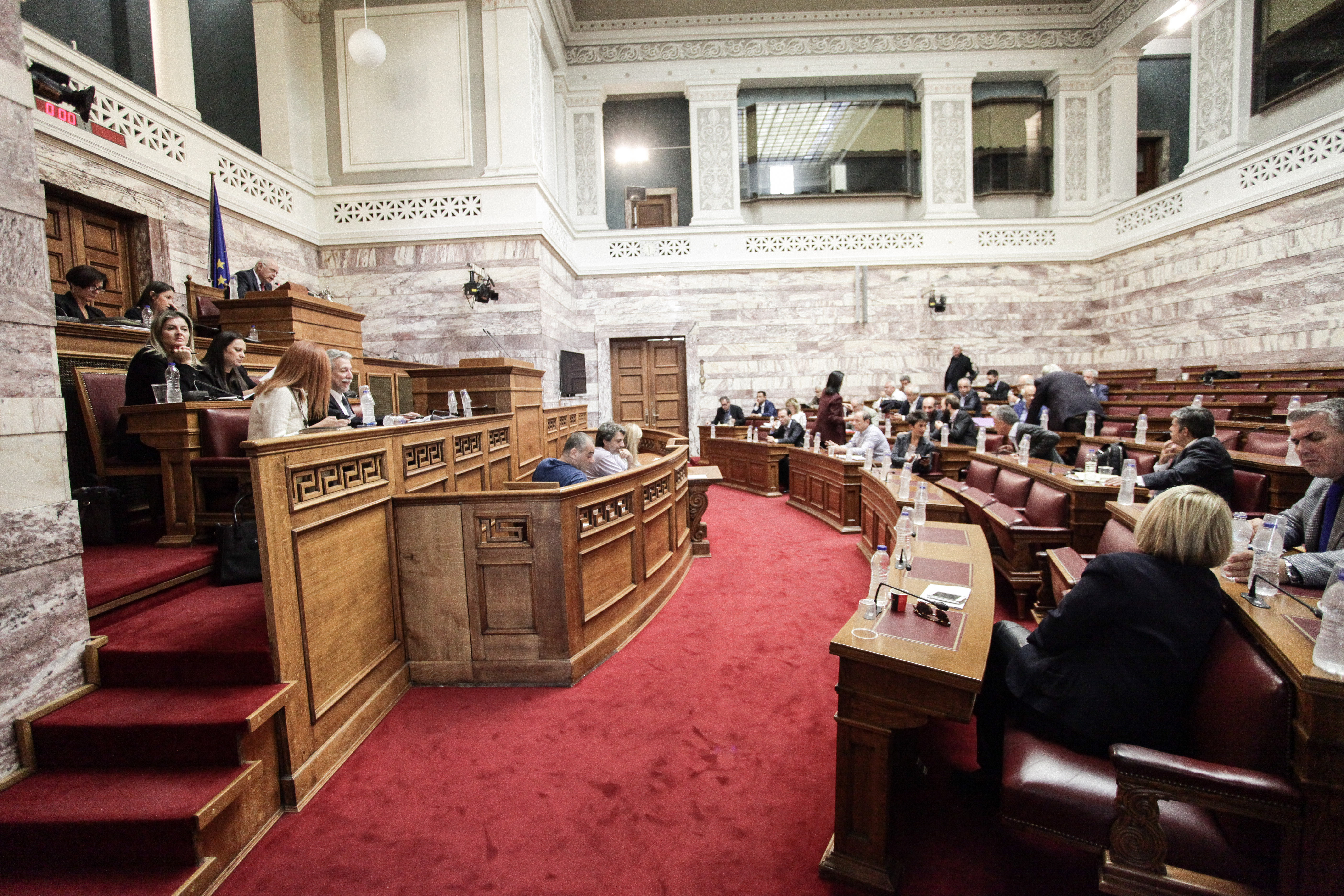 Βουλή: Εγκρίθηκε από την αρμόδια επιτροπή η αλλαγή φύλου από τα 15