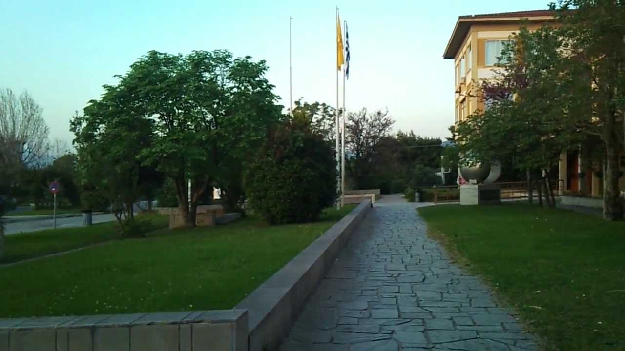 Προπηλάκισαν την πρύτανη του Πανεπιστημίου Πατρών για τα συγγράμματα