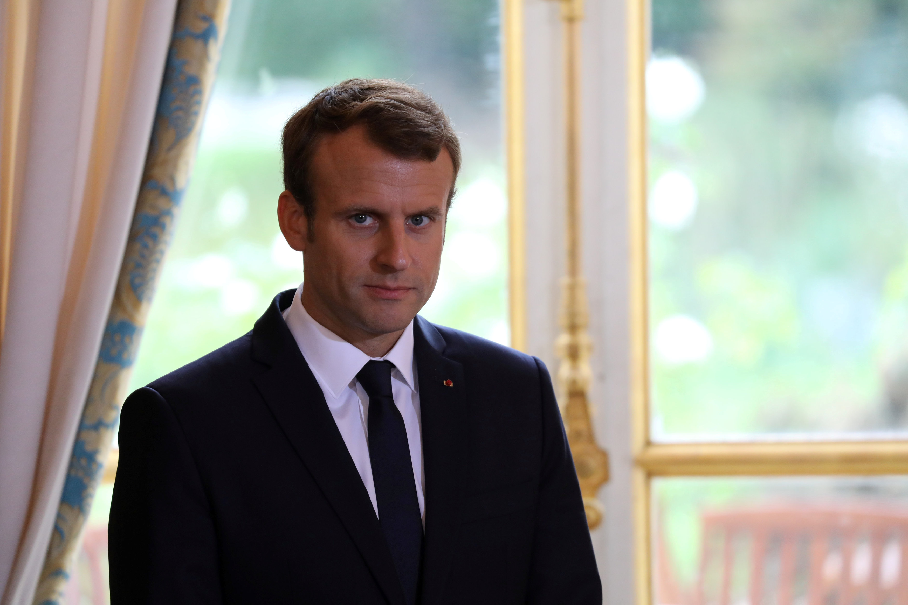 Ψάξτε για δουλειά αντί να προκαλείτε χάος, προτρέπει ο Μακρόν