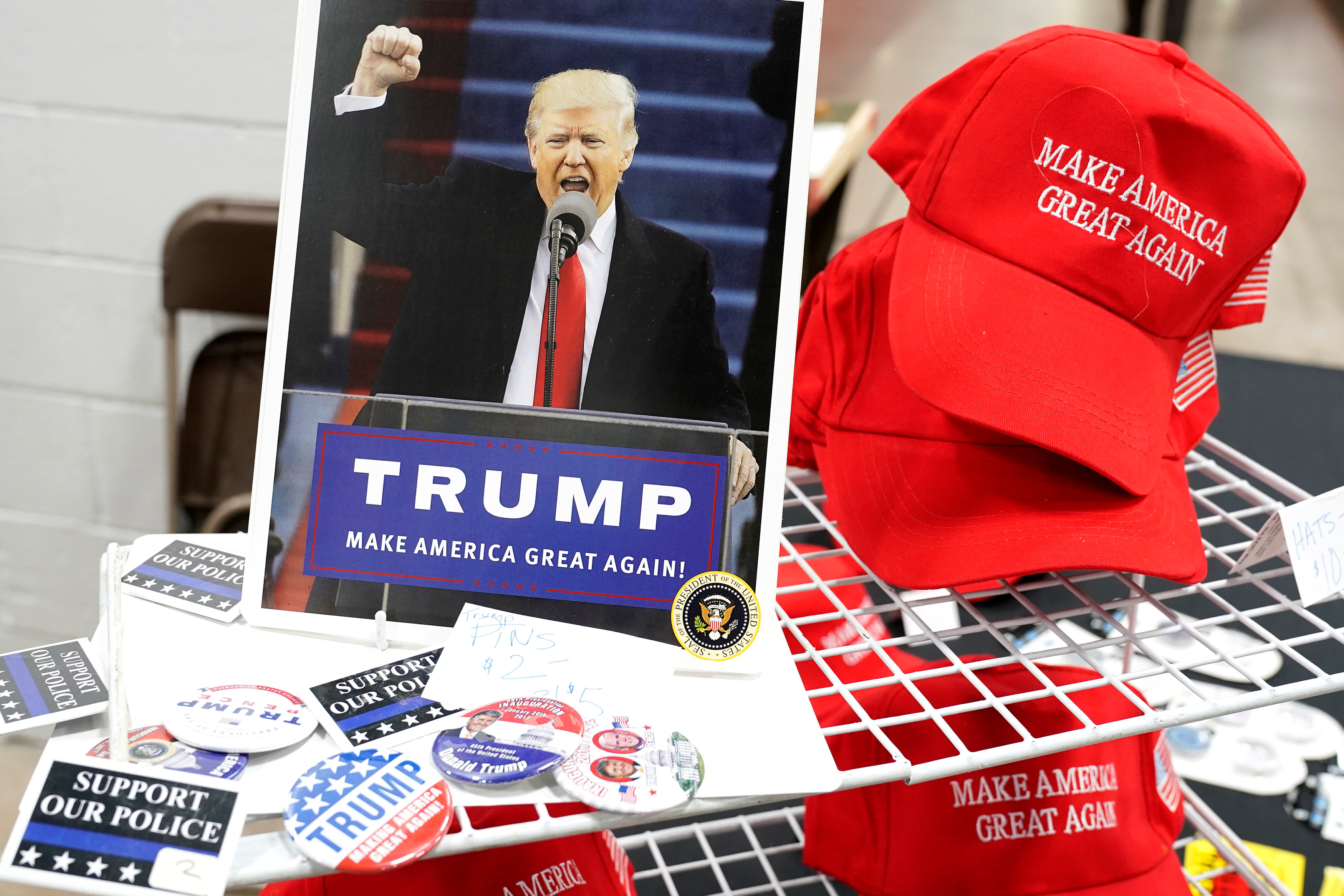 Περισσότερο από τα ζόμπι φοβούνται οι Αμερικανοί την… διεφθαρμένη κυβέρνηση