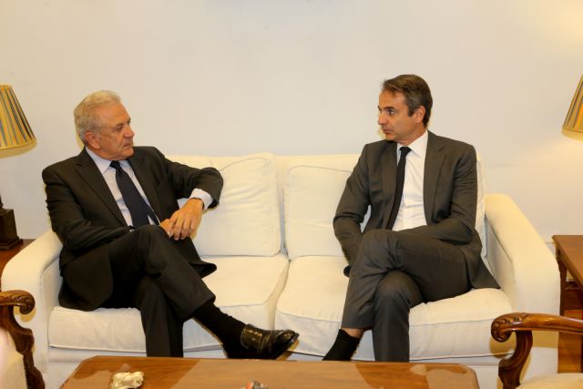 Συνάντηση Μητσοτάκη – Αβραμόπουλου για το προσφυγικό