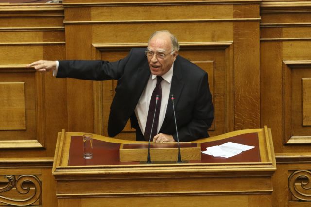 Στο «ψυγείο» οι σκέψεις παραίτησης του Βασίλη Λεβέντη