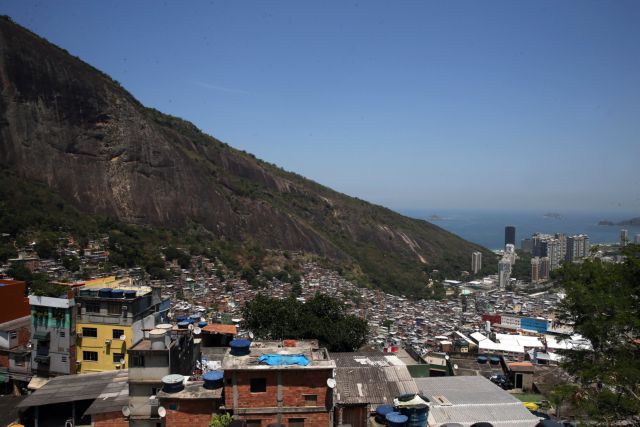 Ο στρατός αναπτύχθηκε ξανά στη μεγαλύτερη φαβέλα του Ρίο ντε Ζανέιρο