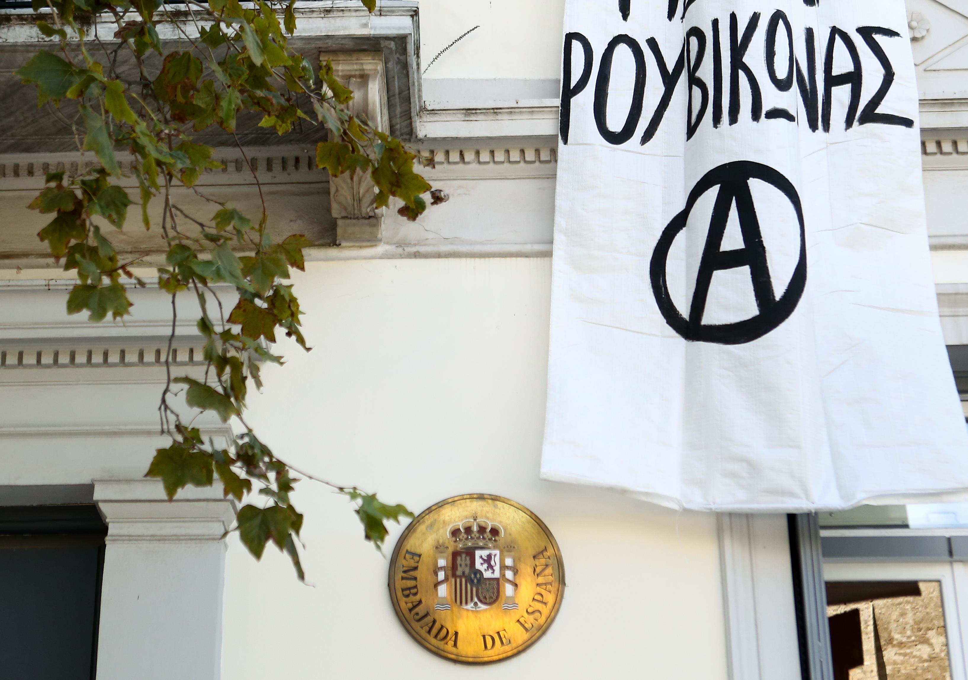 «Συγκλονισμένος» ο ισπανός πρέσβης, μετά την εισβολή Ρουβίκωνα στην πρεσβεία