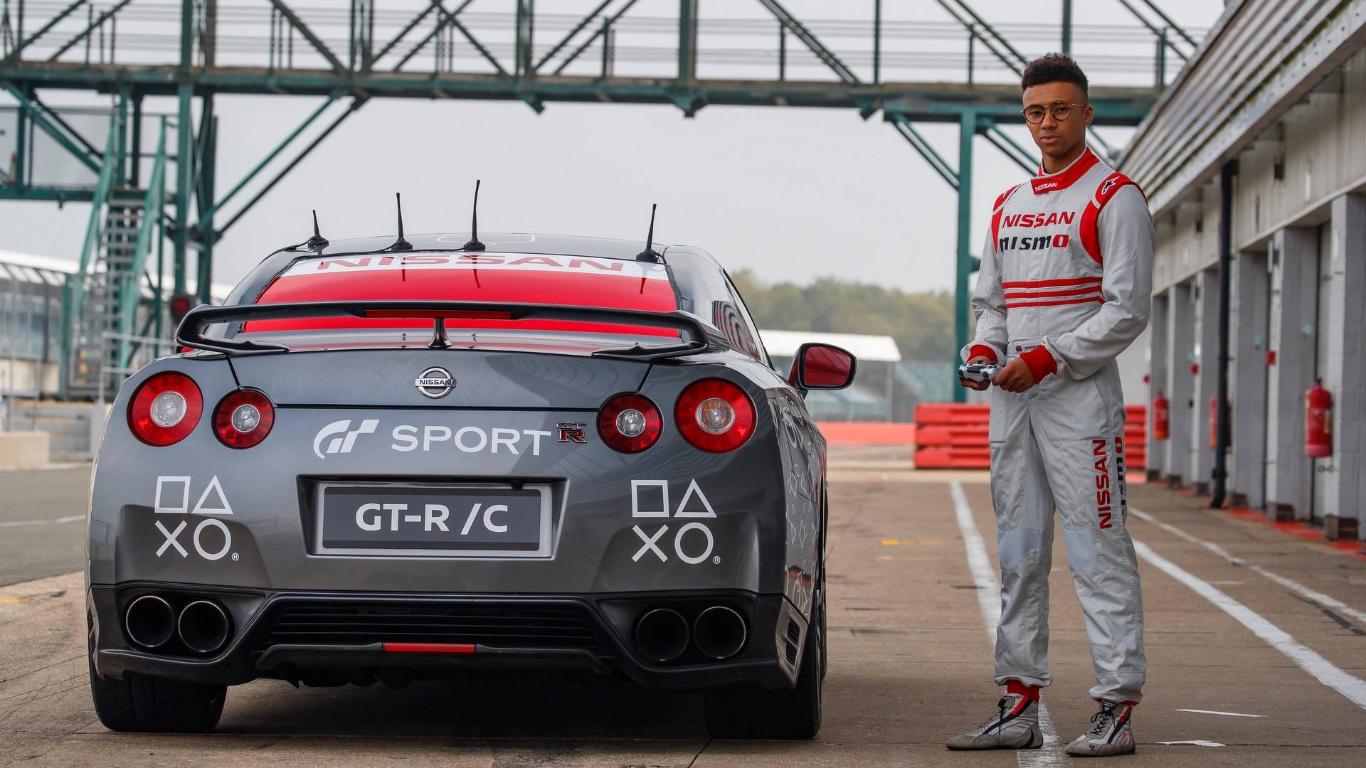 Nissan GT-R/C: Στο Silverstone με «οδηγό» ένα τηλεχειριστήριο Playstation [Video]