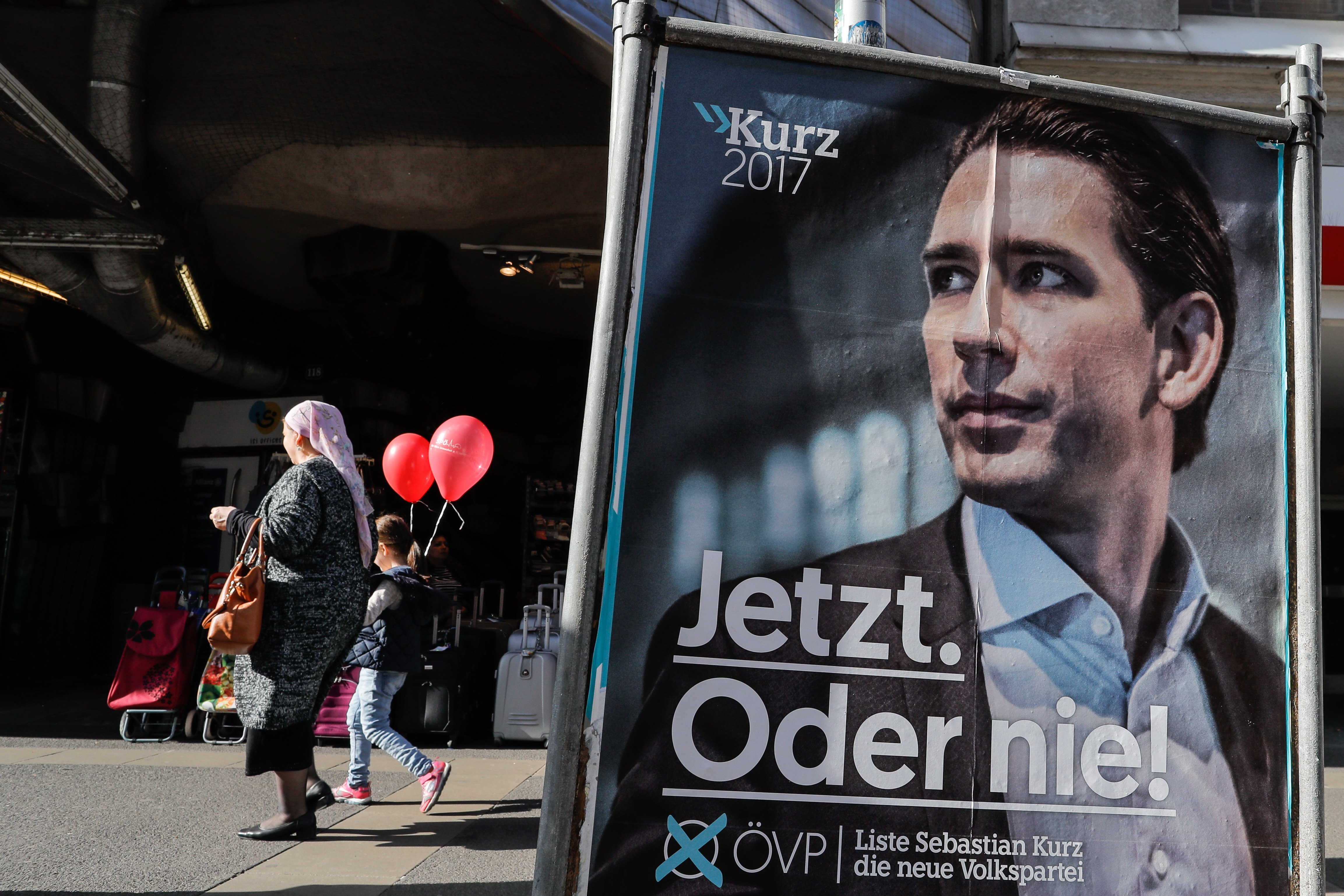 Αυστρία: Η χώρα οδεύει προς τη νίκη ενός νεαρού και μια δεξιά στροφή
