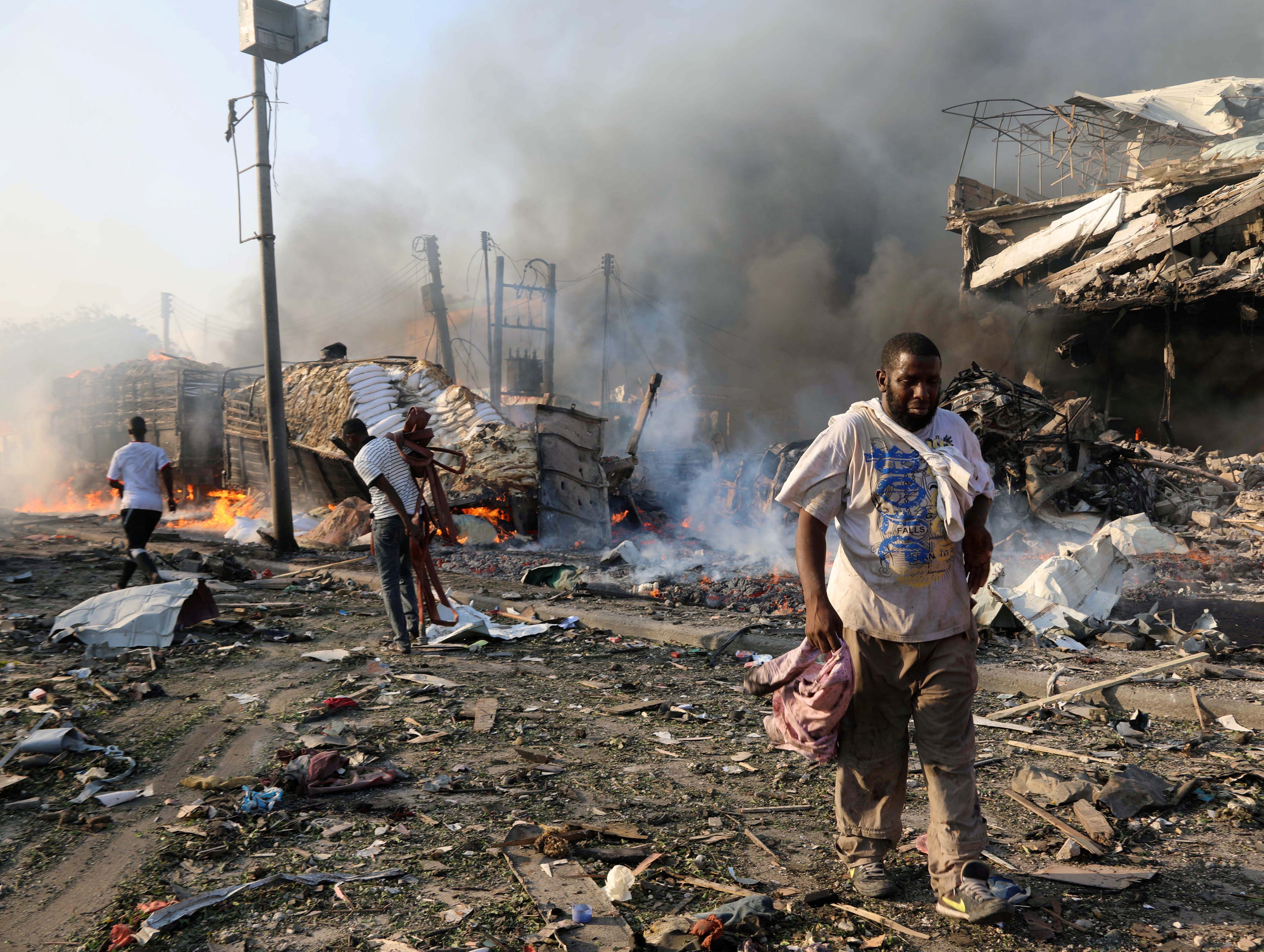 Σομαλία: Ξεπερνούν τους 300 οι νεκροί από βομβιστική επίθεση [Εικόνες]