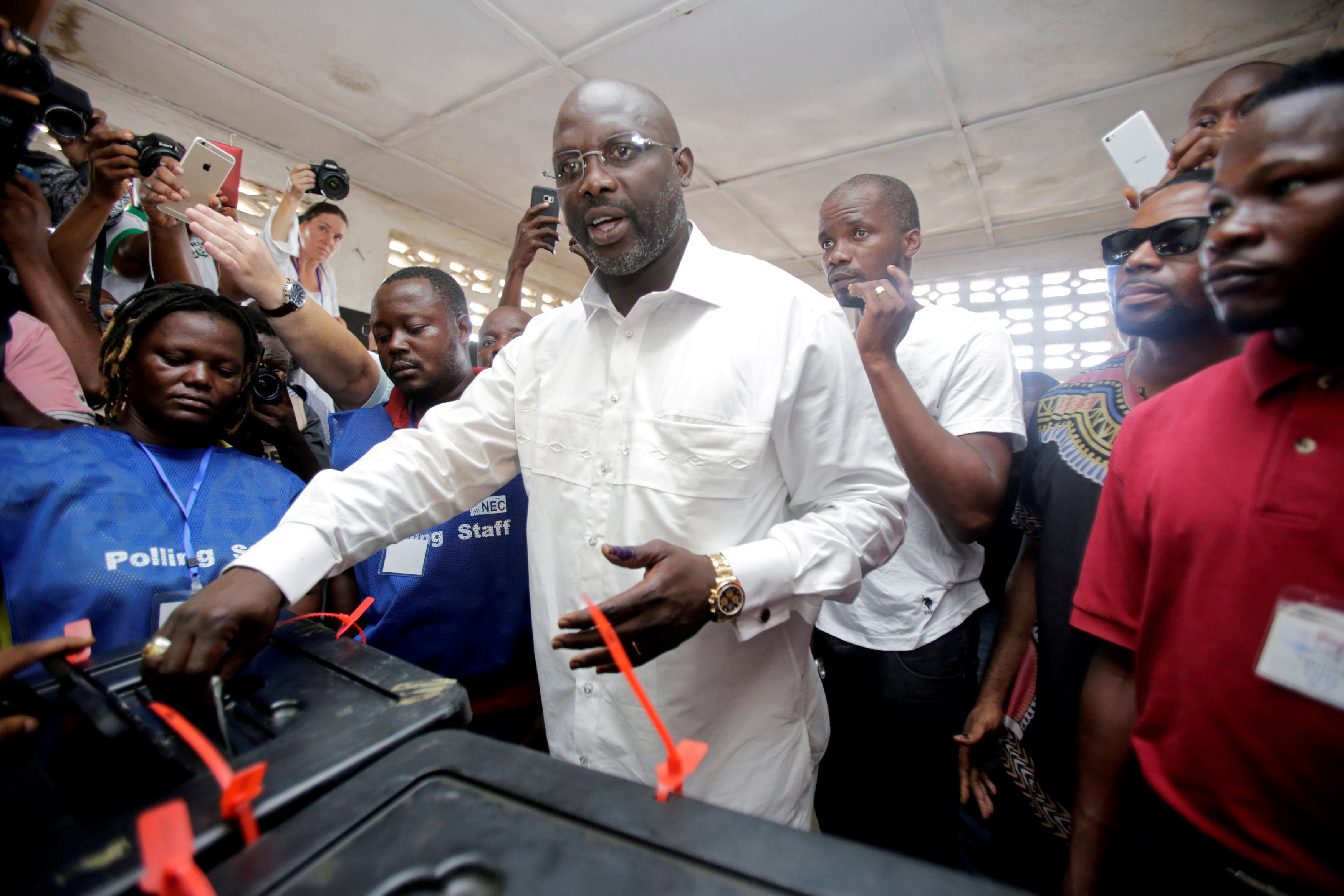 Με τον «αέρα» του 39%, έτοιμος για Πρόεδρος της Λιβερίας ο Ζορζ Γουεά