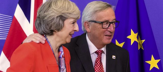 Συνάντηση Μέι – Γιούνκερ μετά το αδιέξοδο στις συνομιλίες για το Brexit