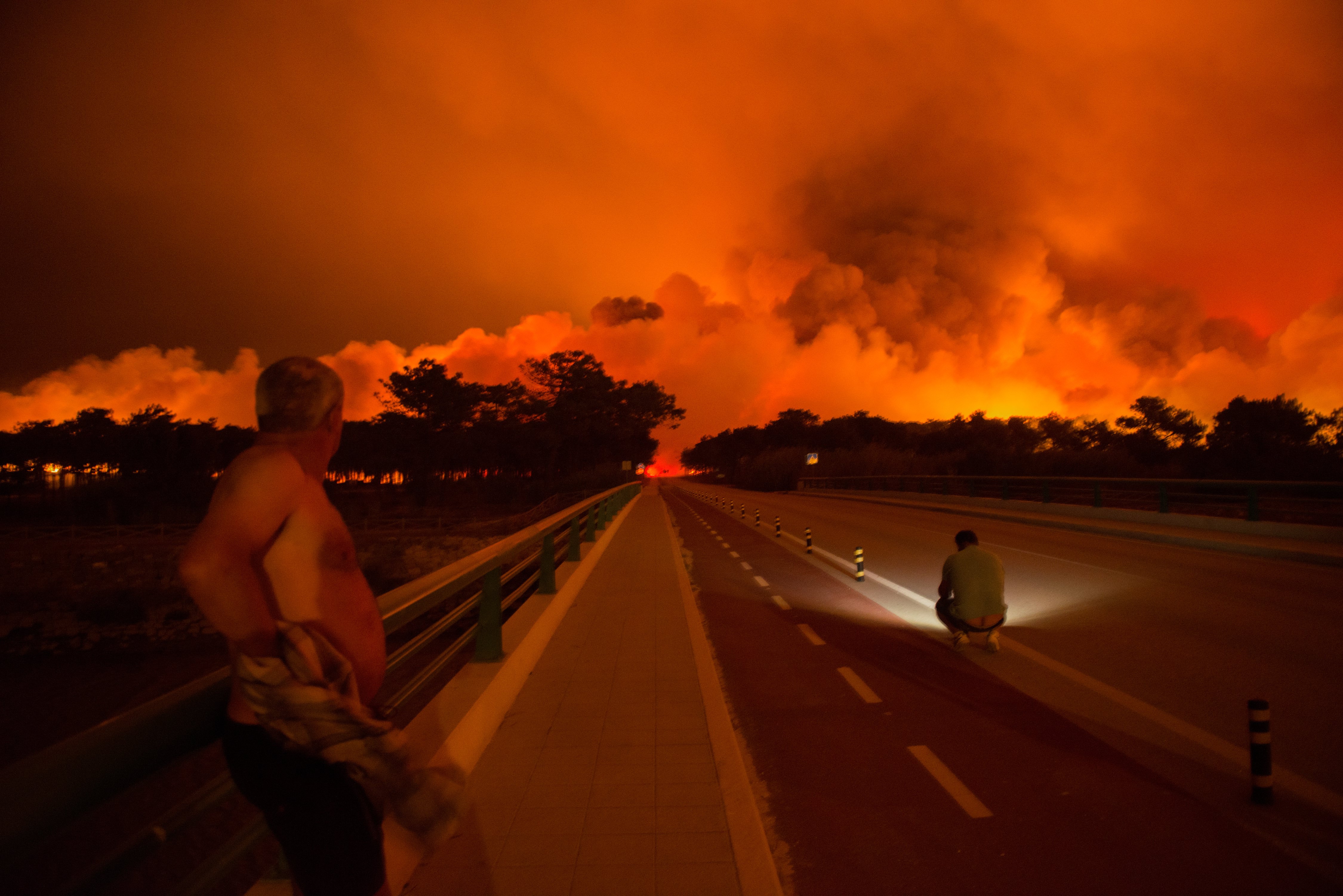 Στις φλόγες η Ιβηρική Χερσόνησος – Νεκροί σε Πορτογαλία και Ισπανία [Βίντεο]